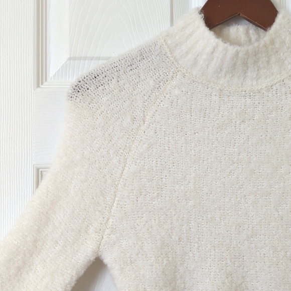 Urban Outfitters Avril Wool Blend Cropped Mock Neck Puff Sleeve Sweater Ivory XS - Picture 3 of 11